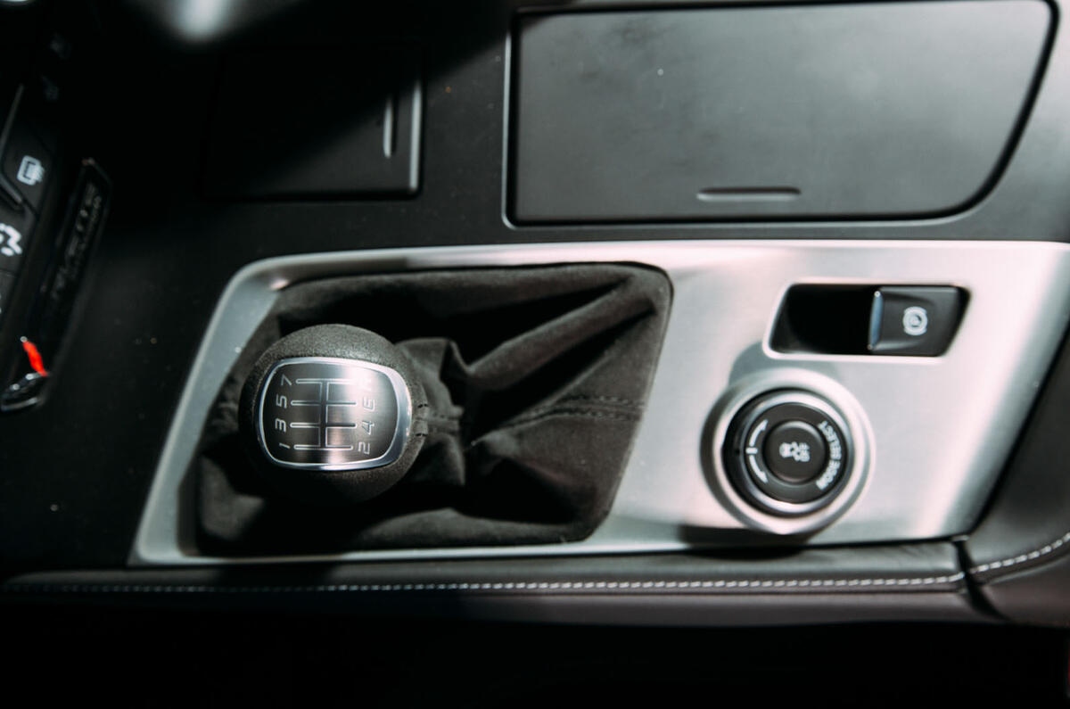 Corvette C7 Stingray gearstick