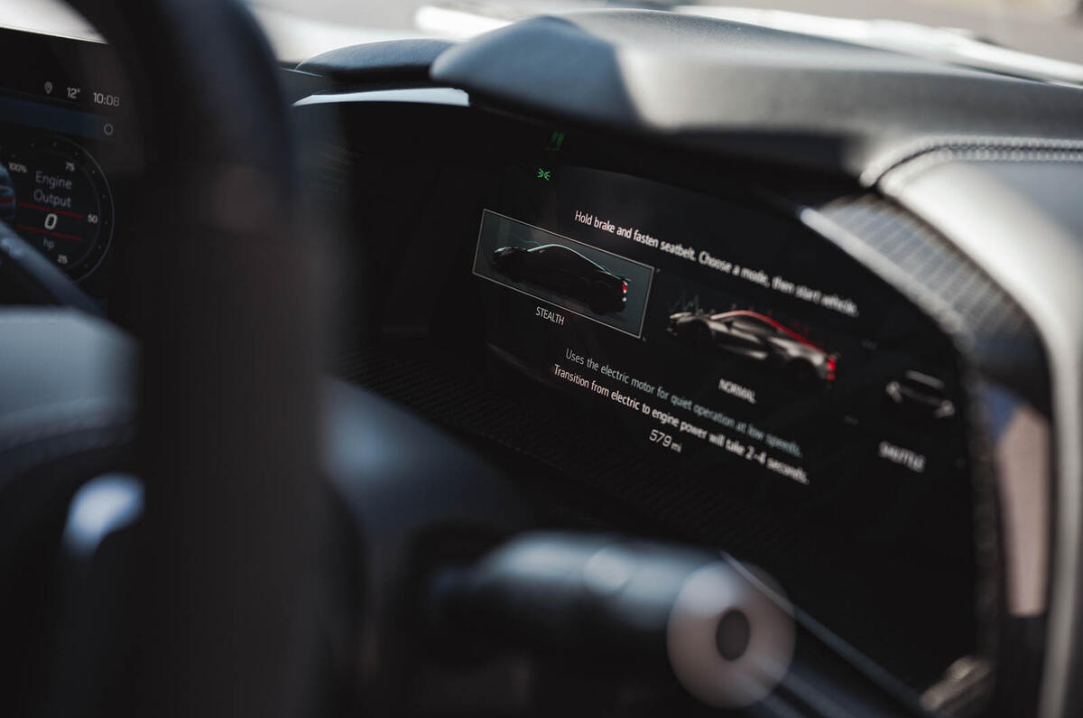 Corvette E RAY review 2025 007