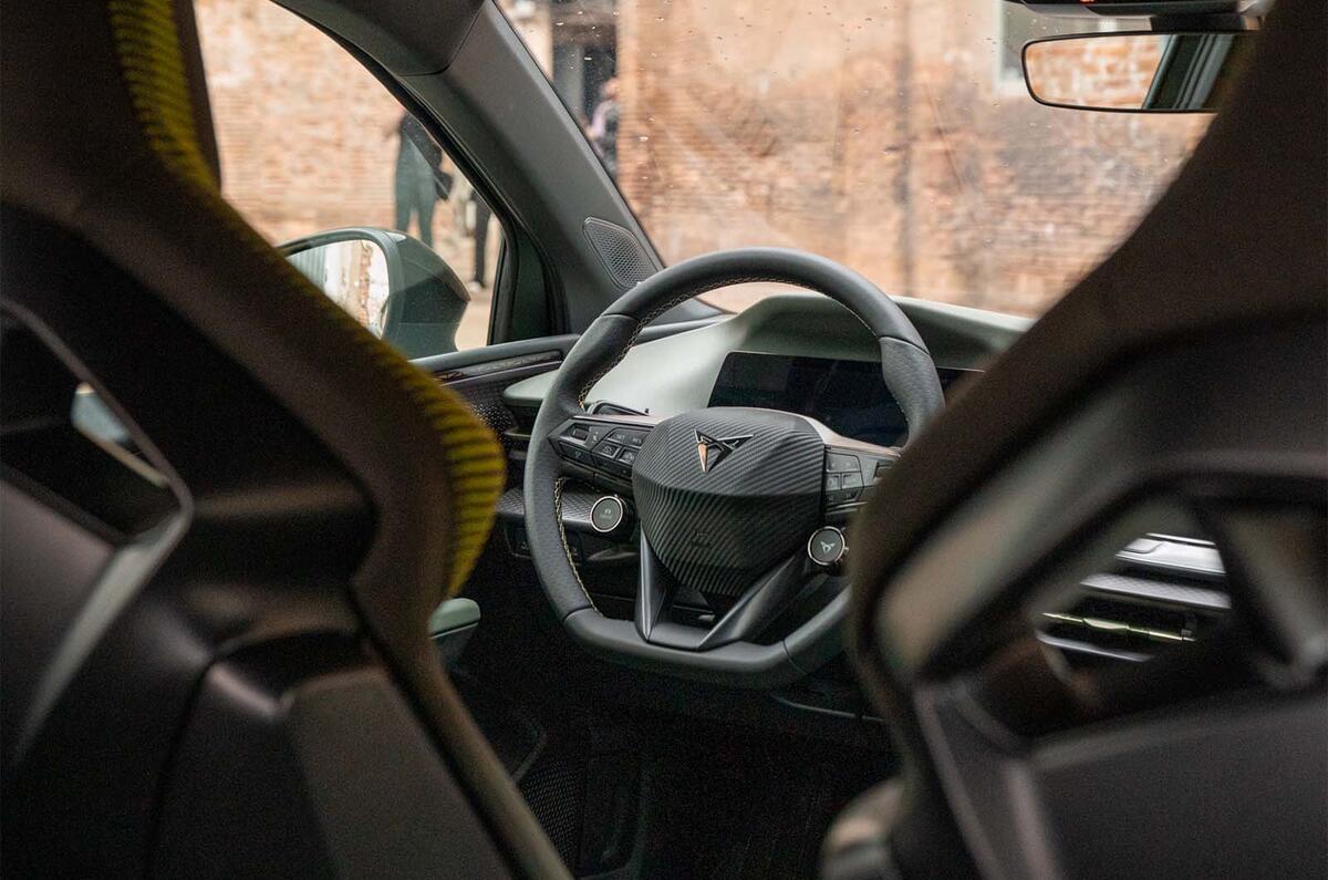 Volant large intérieur Cupra Raval Drive