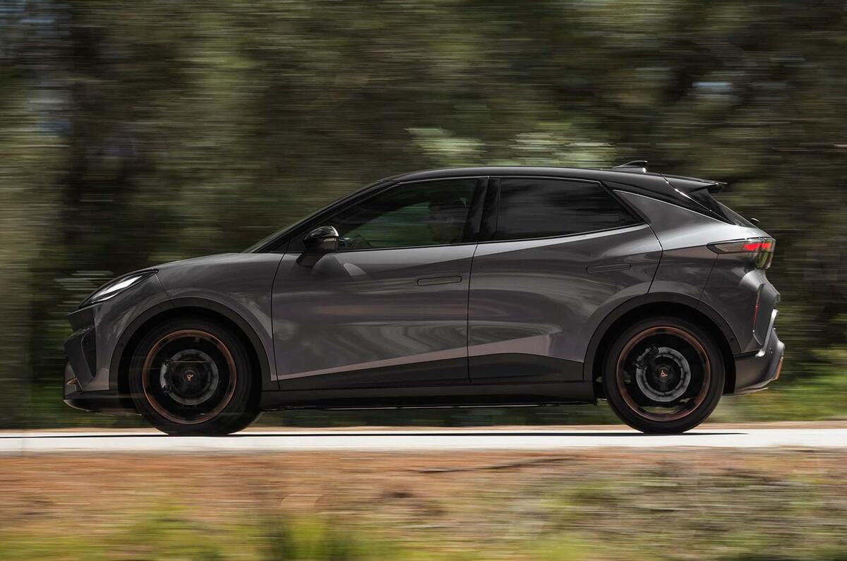 Cupra Raval : vue latérale dynamique