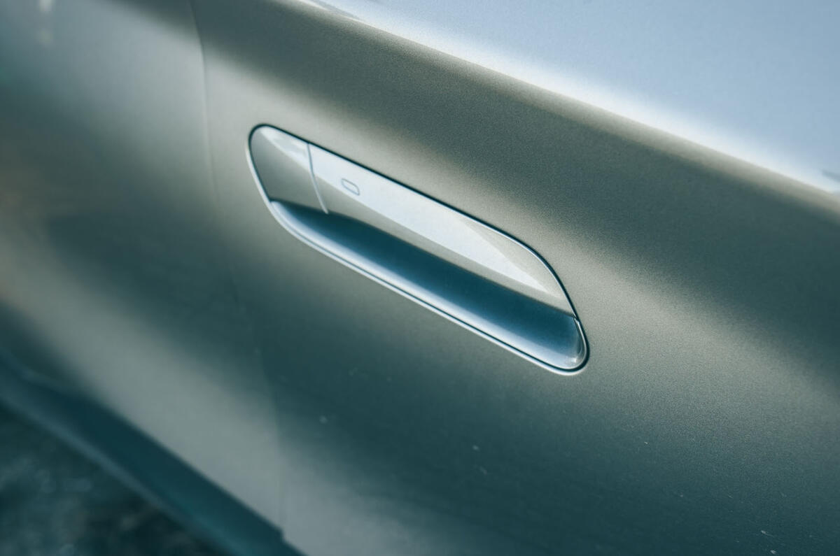 cupra tavascan rt 2024 door handle 5