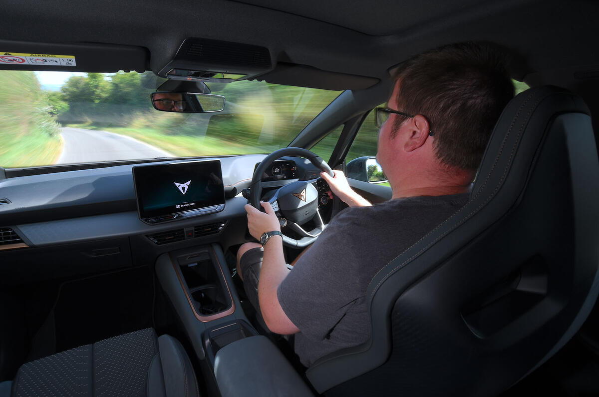 Cupra VZ 2024 over shoulder 4546 Cupra VZ 2024 over shoulder 4546