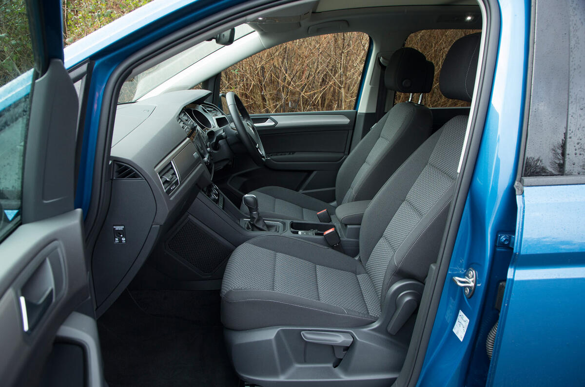 Volkswagen Touran front seats