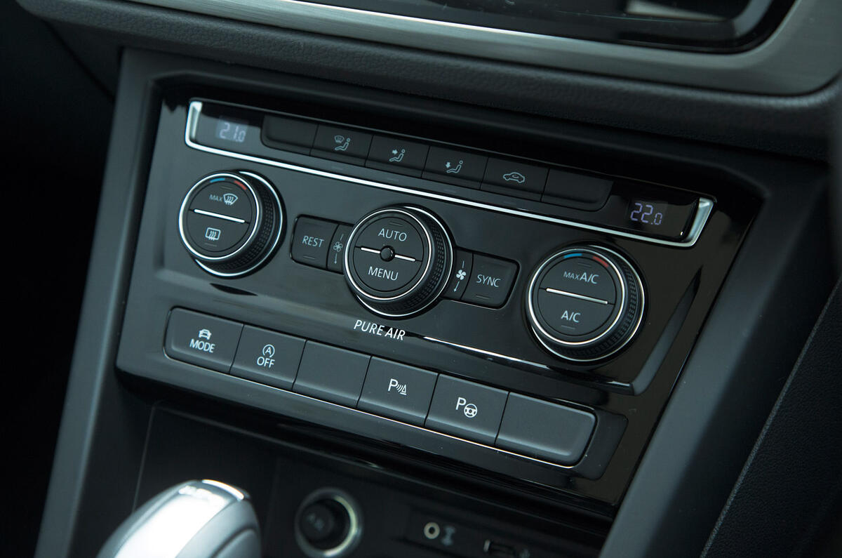 Volkswagen Touran climate control switchgear
