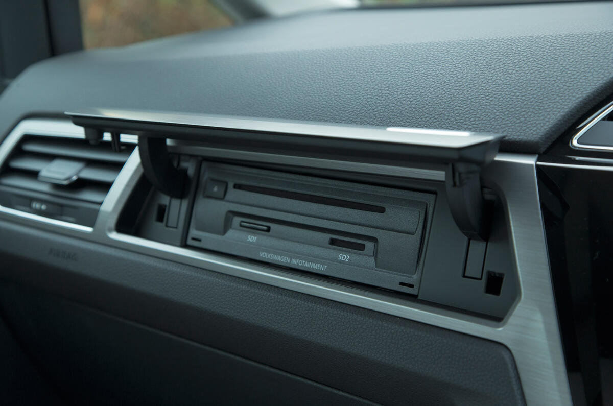 Volkswagen Touran infotainment system