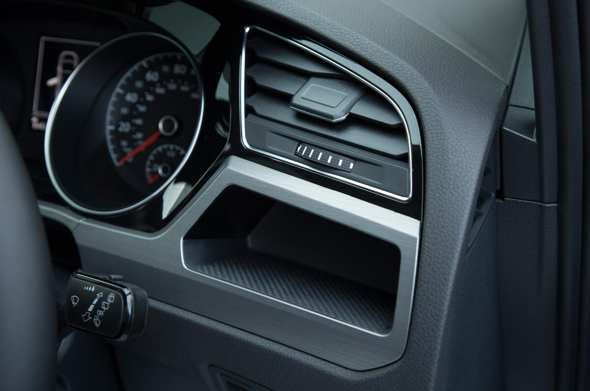 Volkswagen Touran cubby hole