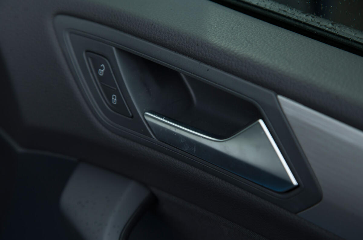 Volkswagen Touran's door locks