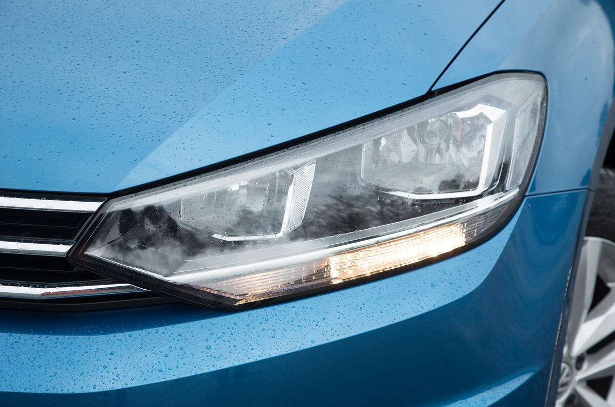 Volkswagen Touran headlight