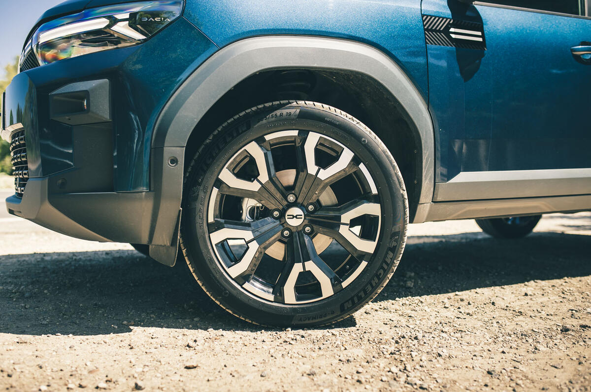 Dacia Bigster review 2025 06 wheel Dacia Bigster review 2025 06 wheel