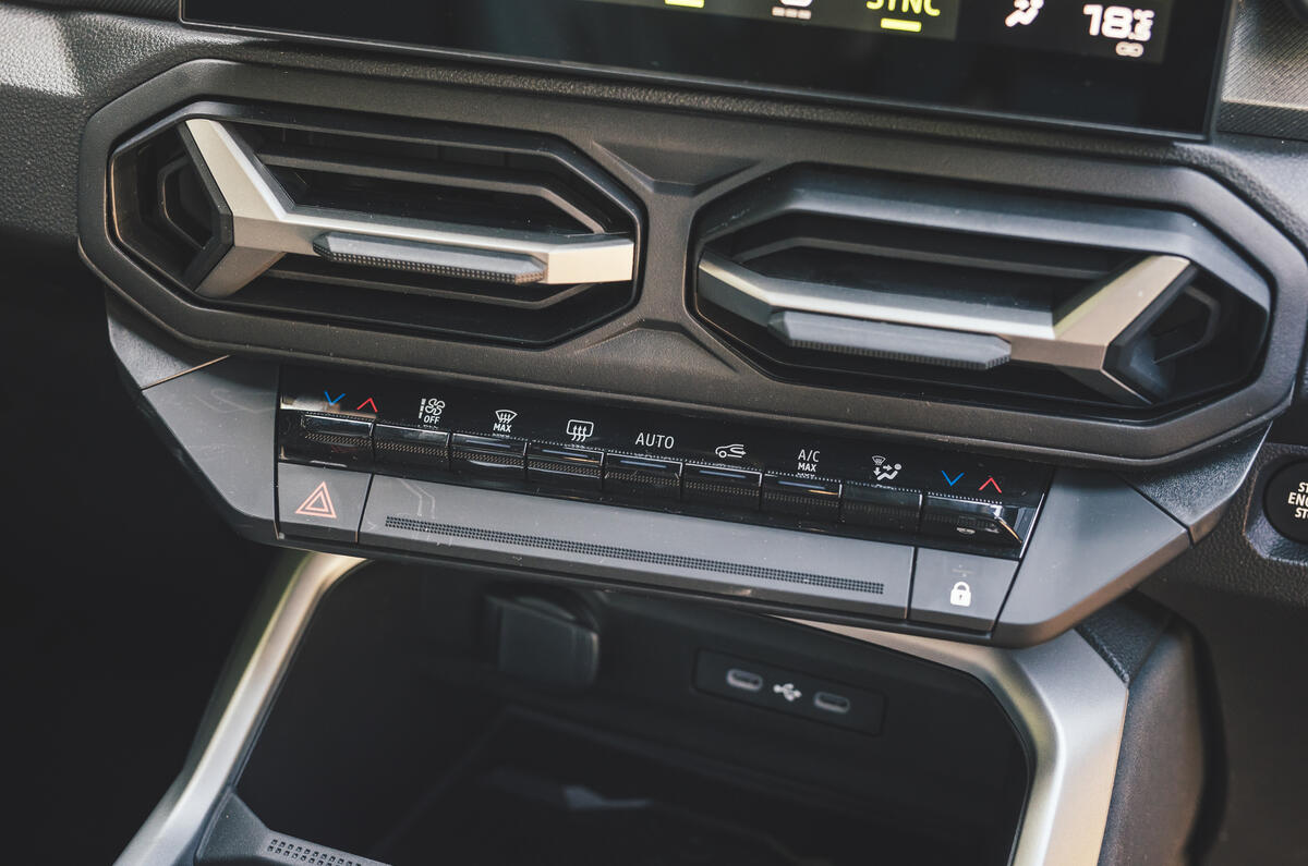 Dacia Bigster review 2025 14 switchgear Dacia Bigster review 2025 14 switchgear