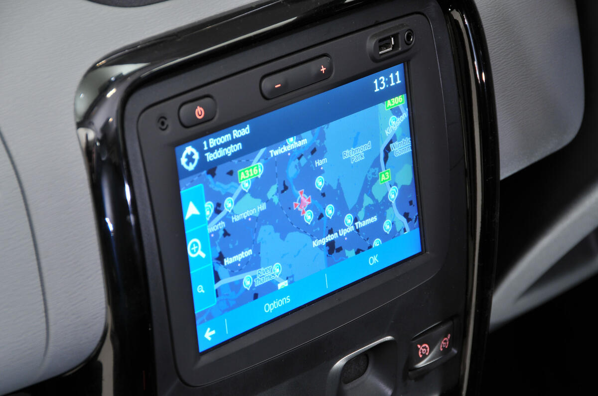 Dacia Duster infotainment system