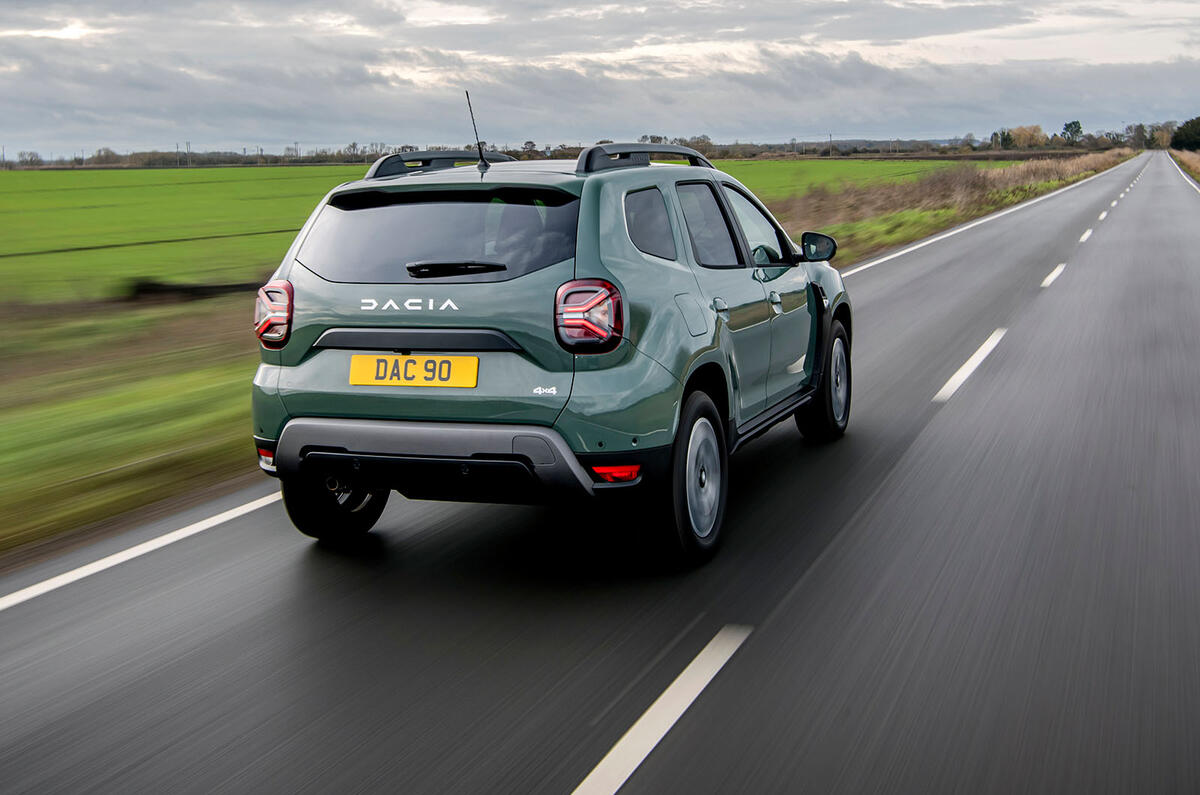 dacia duster road test 2023 03 tracking rear dacia duster road test 2023 03 tracking rear
