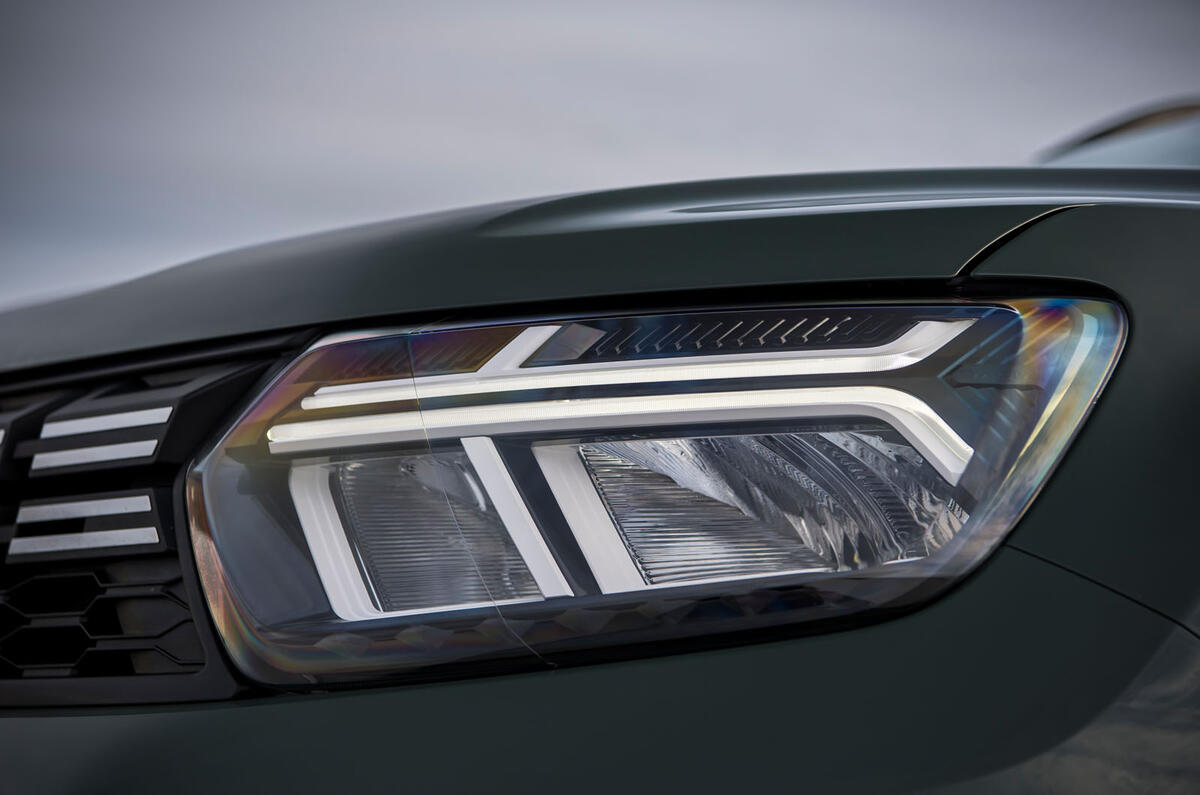 dacia duster road test 2023 05 headlight dacia duster road test 2023 05 headlight