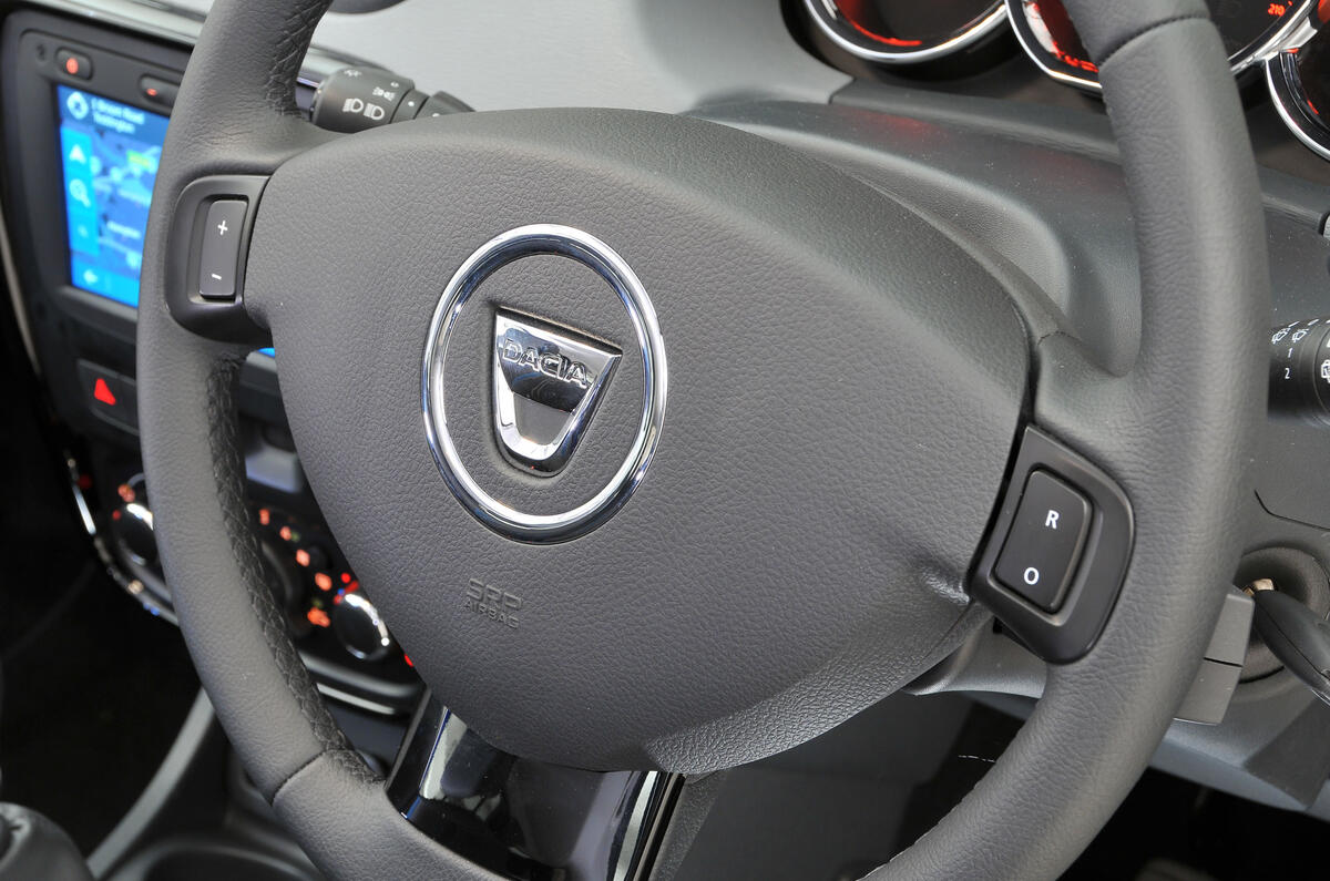 Dacia Duster steering wheel