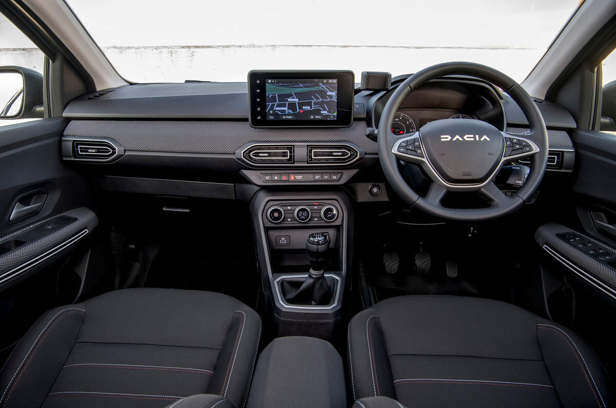 dacia jogger road test 2023 11 dash