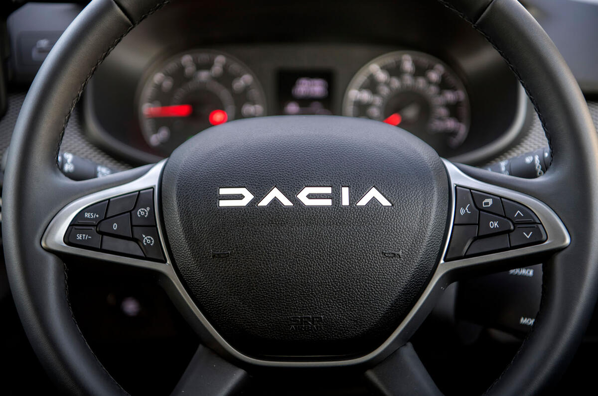 dacia jogger road test 2023 14 steering wheel