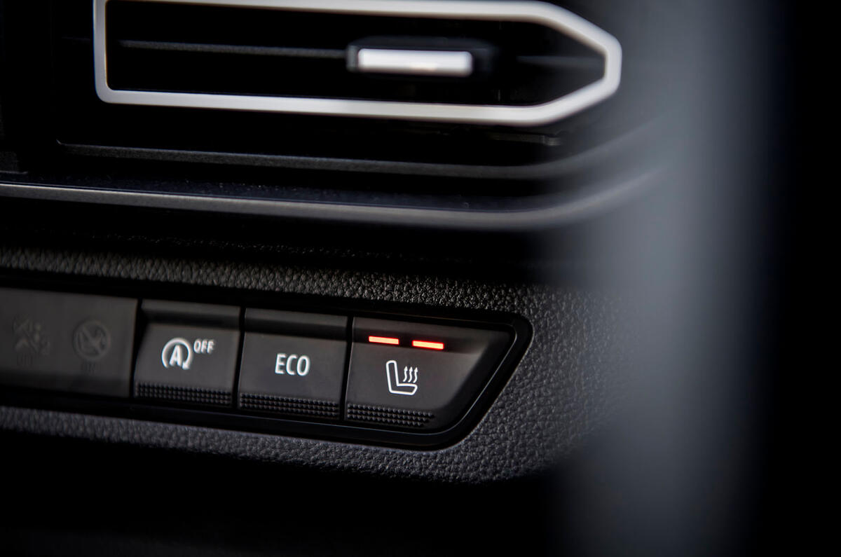 dacia jogger road test 2023 15 buttons