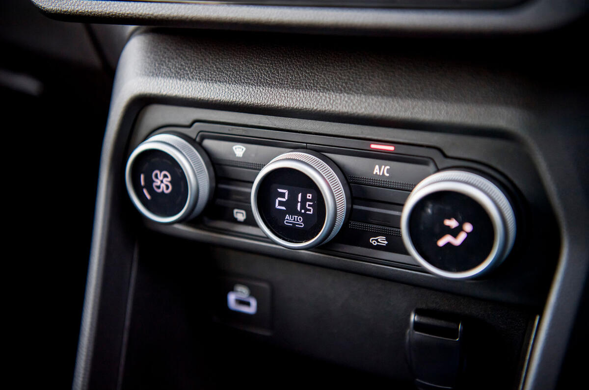 dacia jogger road test 2023 16 dials