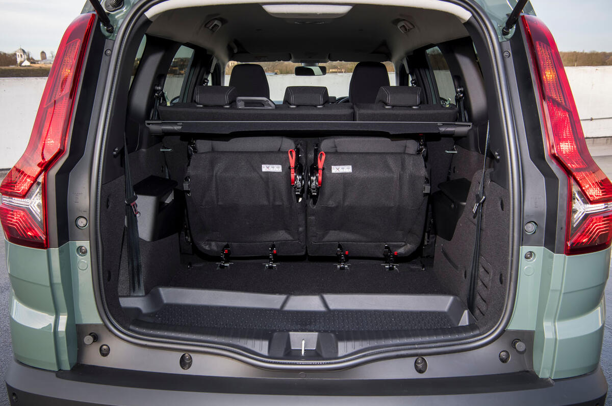 dacia jogger road test 2023 19 boot