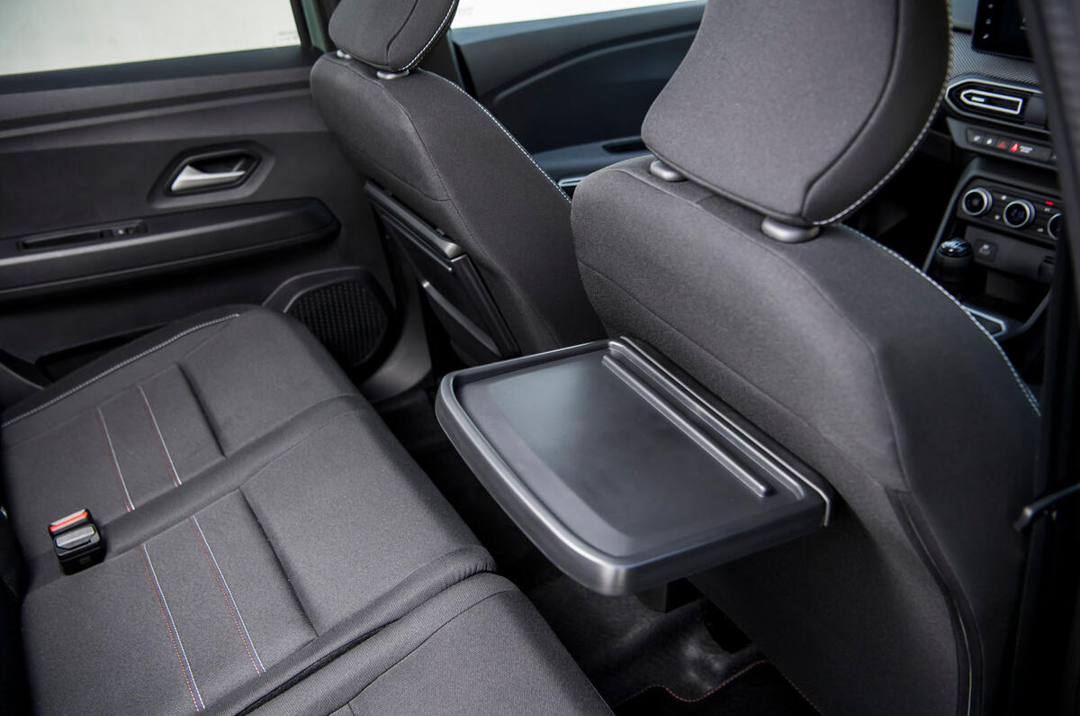 dacia jogger road test 2023 22 seat tables