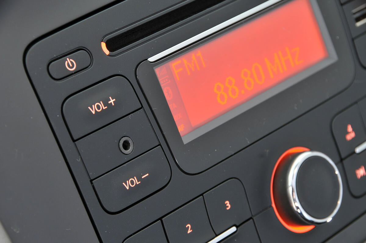 Dacia Sandero infotainment controls
