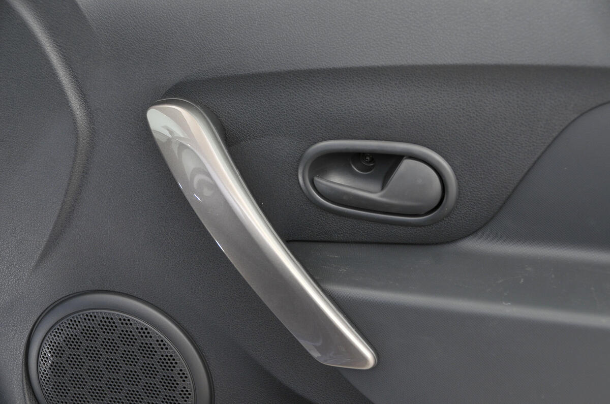 Dacia Sandero door card