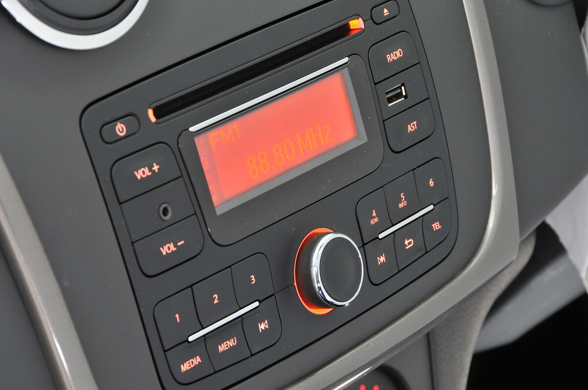 Dacia Sandero infotainment system