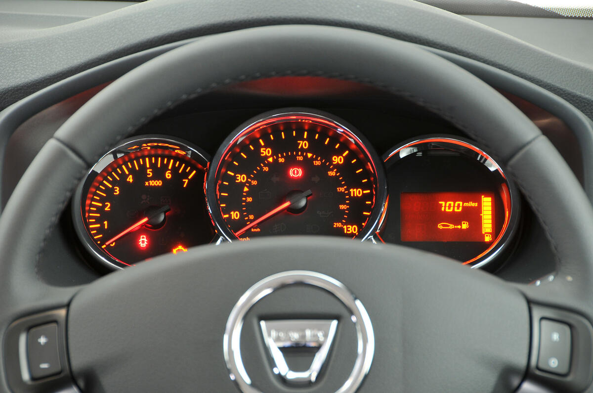 Dacia Sandero instrument cluster