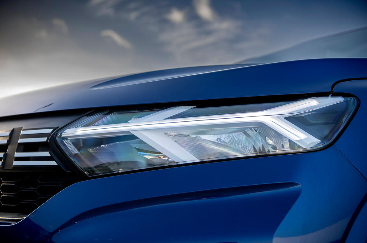 Dacia Sandero 2025 Review headlight 03 Dacia Sandero 2025 Review headlight 03
