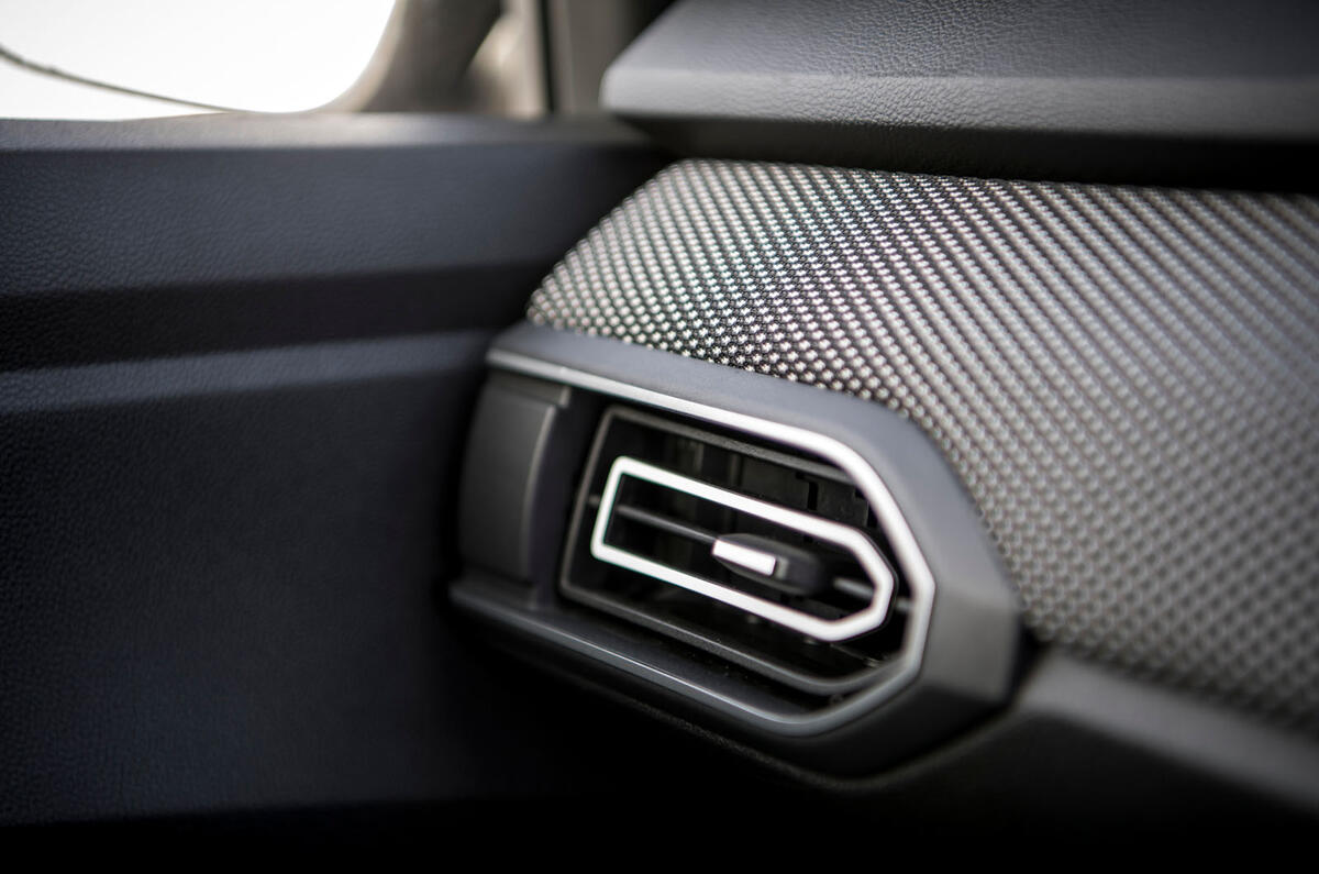 Dacia Sandero 2025 Review vent detail 11 Dacia Sandero 2025 Review vent detail 11