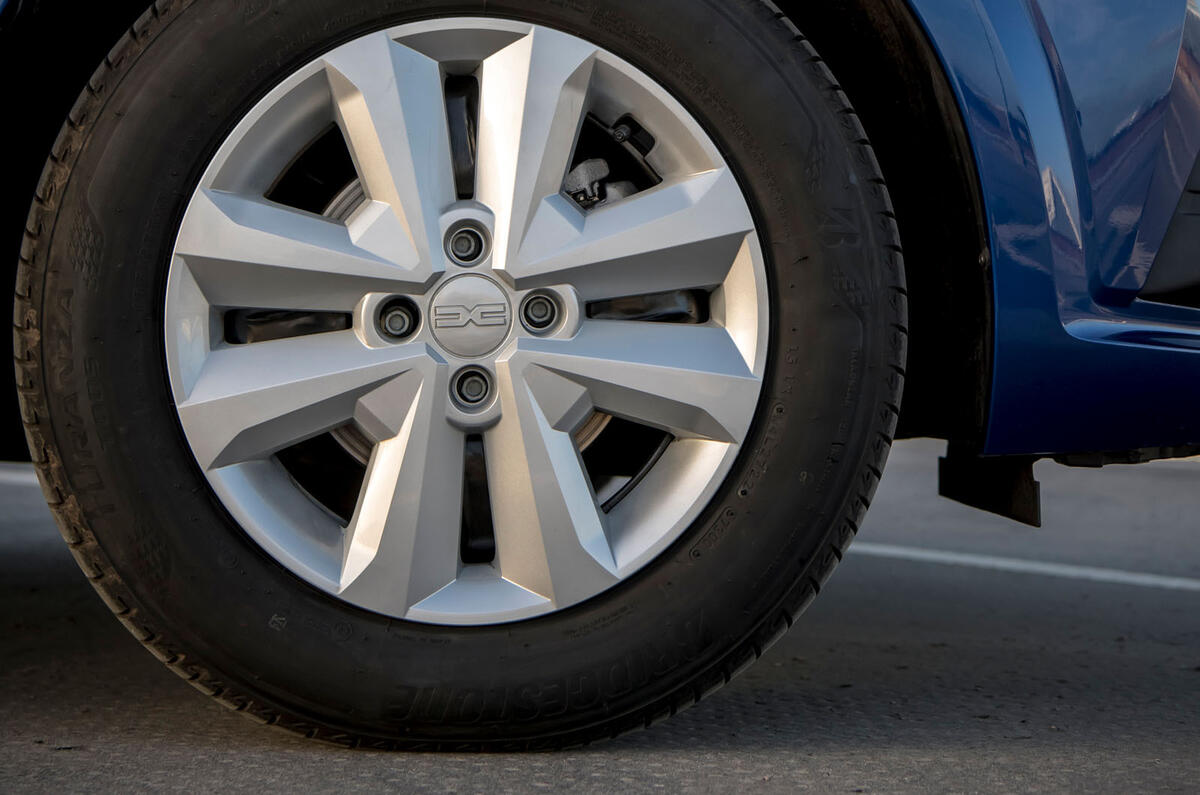 Dacia Sandero 2025 Review wheel 02 Dacia Sandero 2025 Review wheel 02