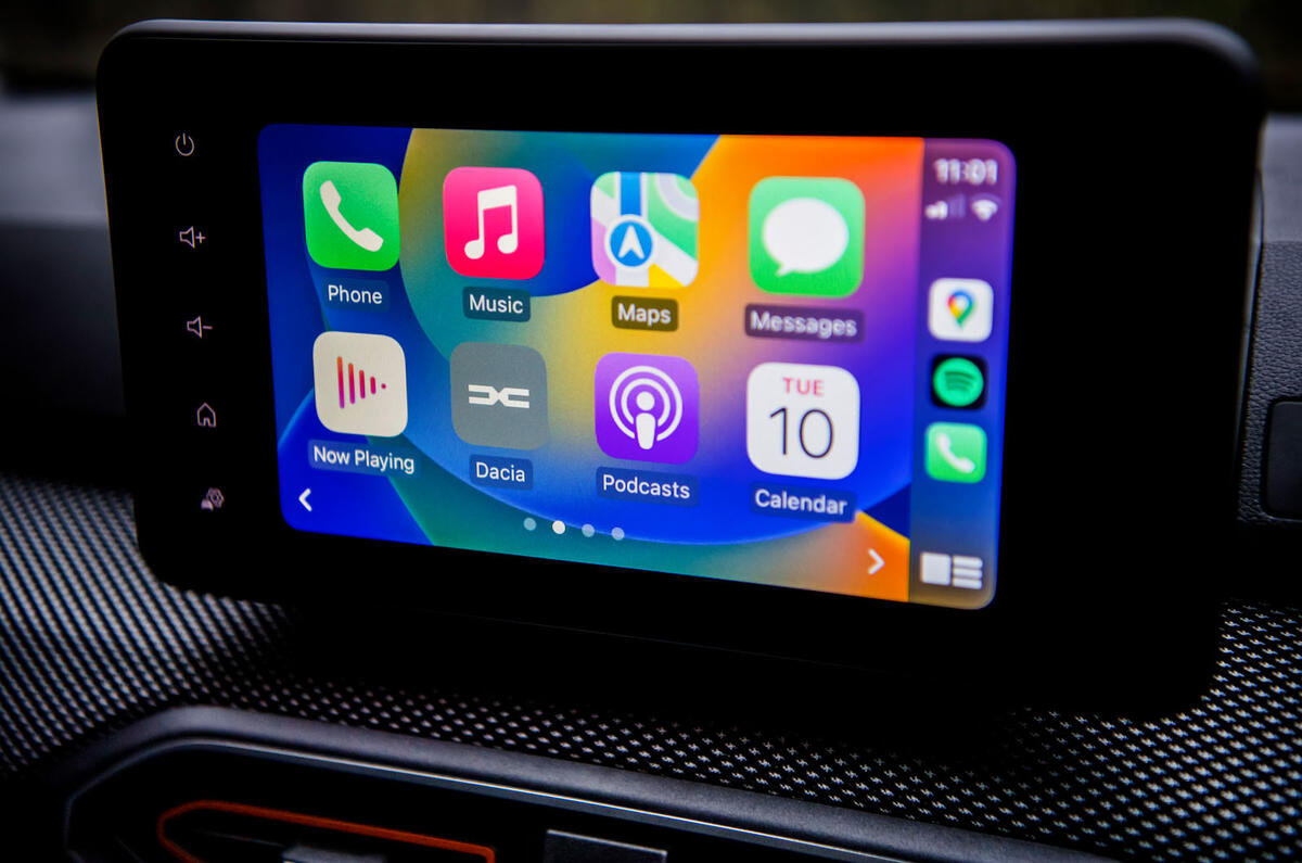 dacia sandero stepway road test review 2023 07 carplay
