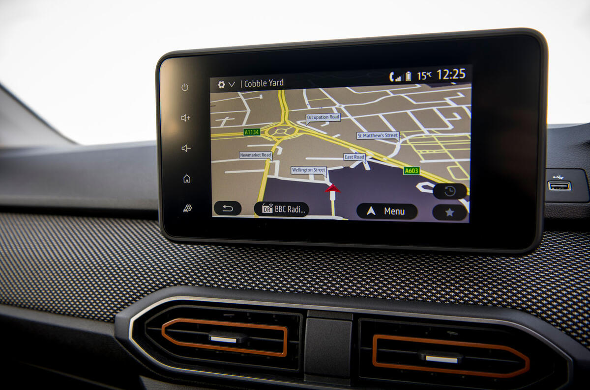 dacia sandero stepway road test review 2023 08 satnav