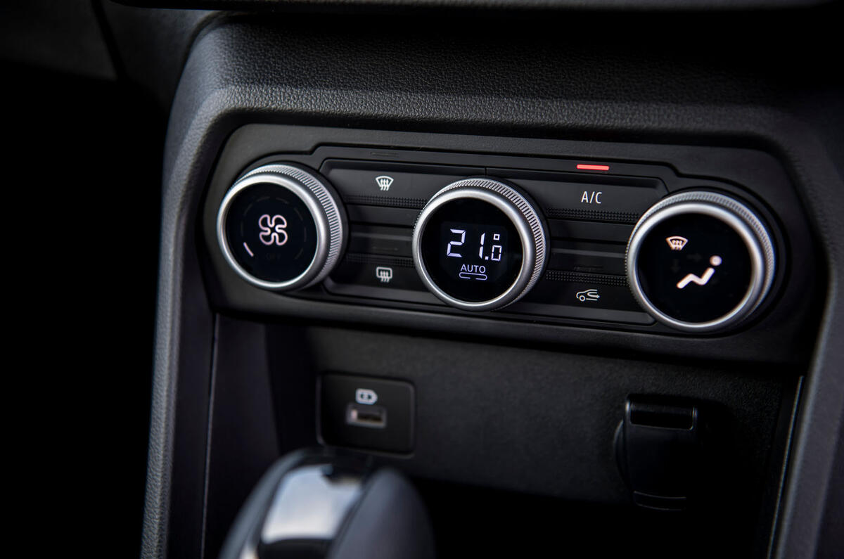 dacia sandero stepway road test review 2023 11 controls