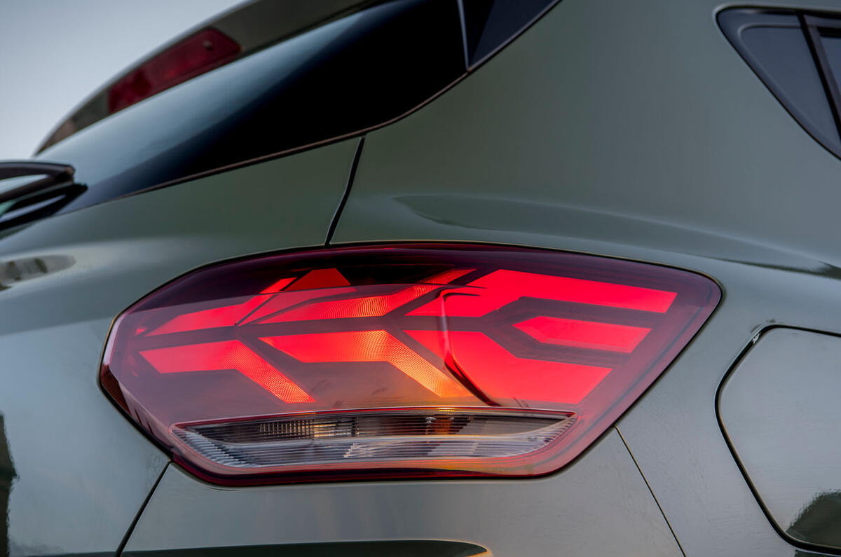 dacia sandero stepway road test review 2023 18 rear lights