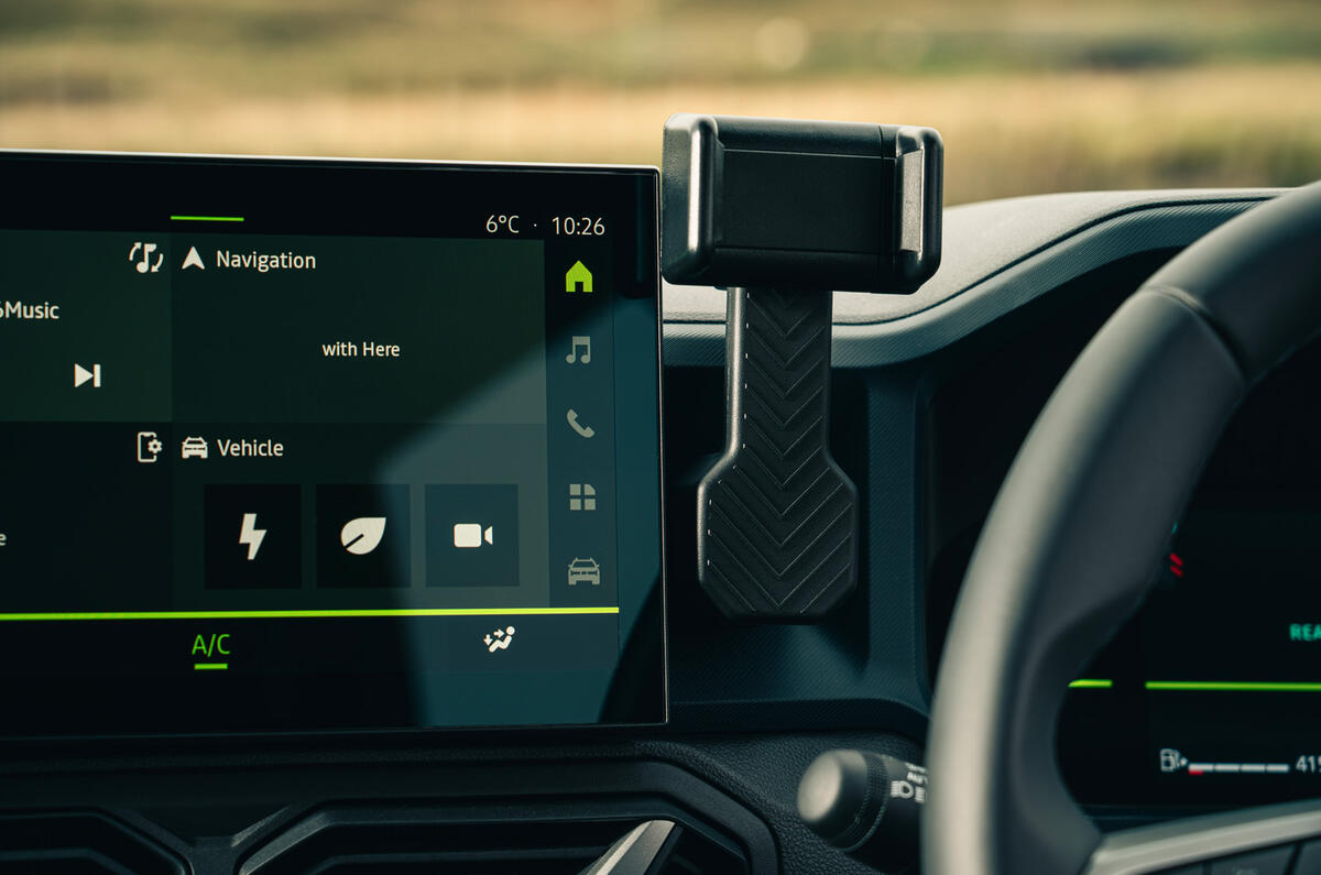 Dacia Duster review   smartphone holder and infotainment Dacia Duster review   smartphone holder and infotainment