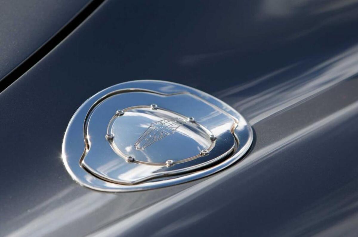 DB Speedback GT chrome fuel cap