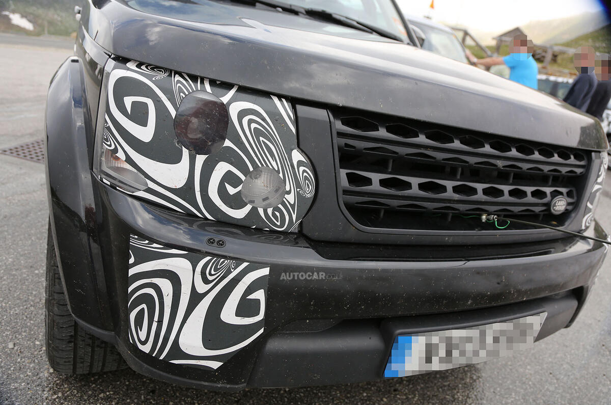 no title Land Rover Discovery facelift spotted