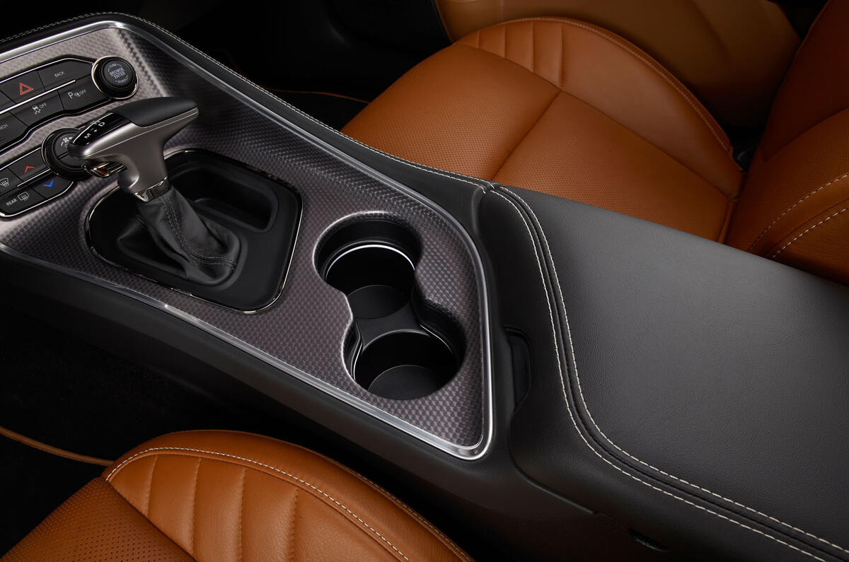 Dodge Challenger SRT Hellcat cupholders