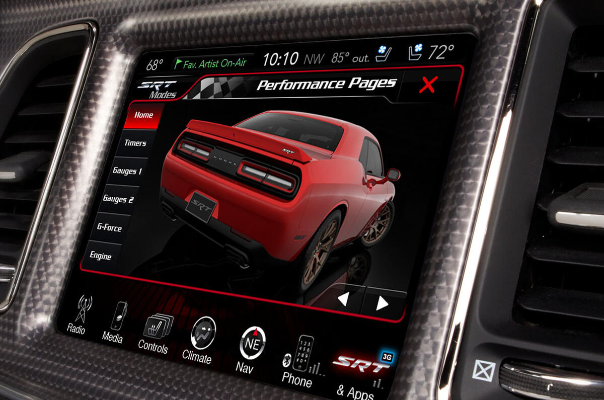 Dodge Challenger SRT Hellcat infotainment