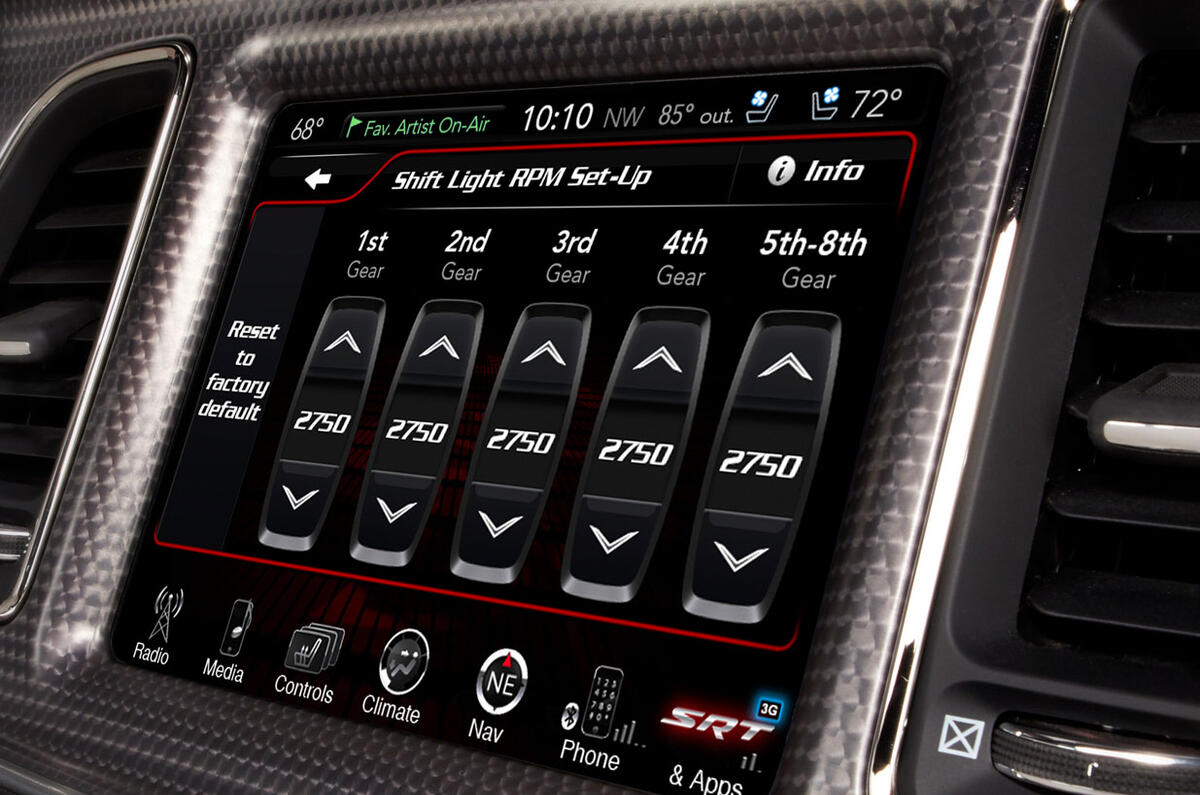 Dodge Challenger SRT Hellcat infotainment