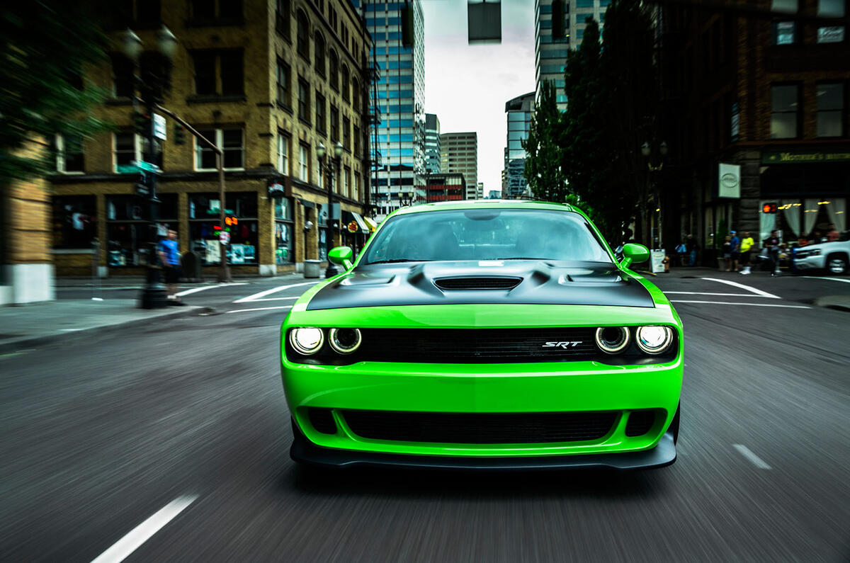 V8 Challenger SRT Hellcat
