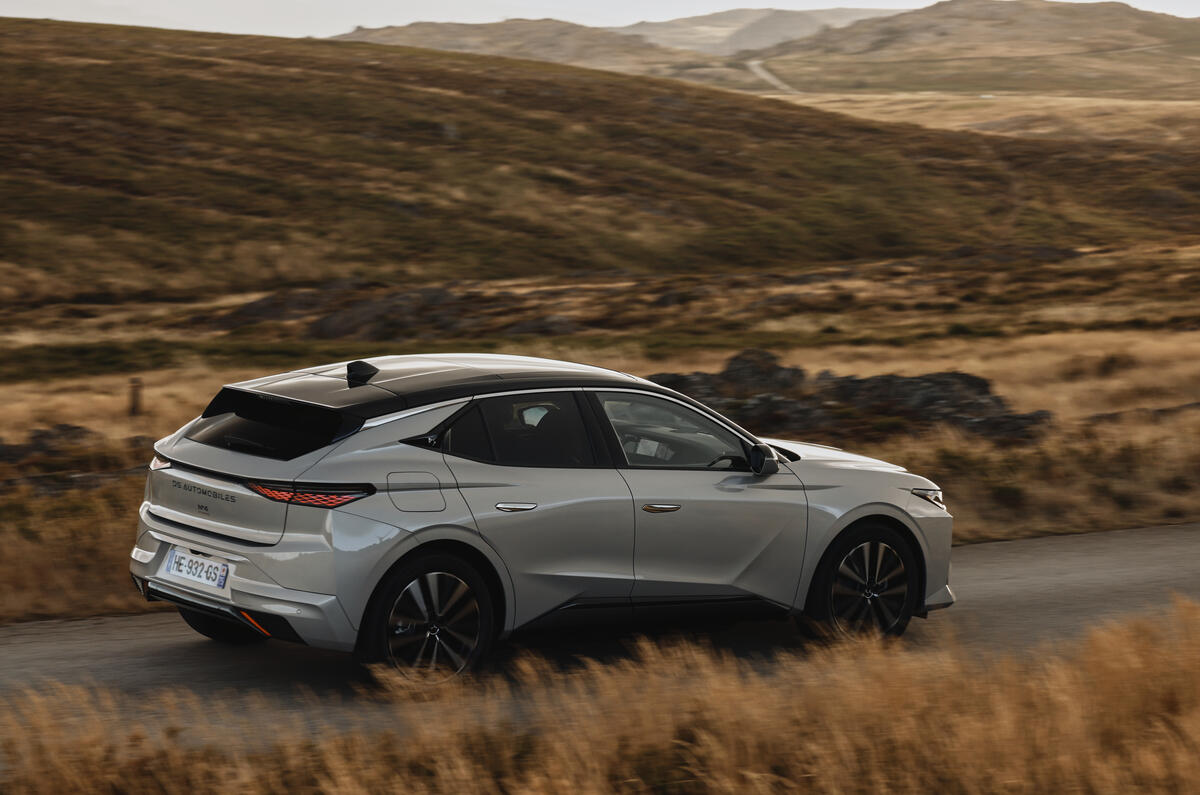 DS n04 E Tense review 2025 003 DS n04 E Tense review 2025 003