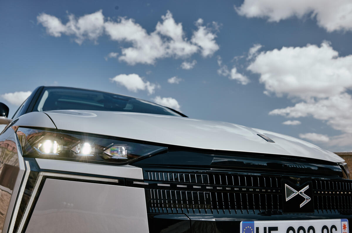 DS n04 E Tense review 2025 004 DS n04 E Tense review 2025 004