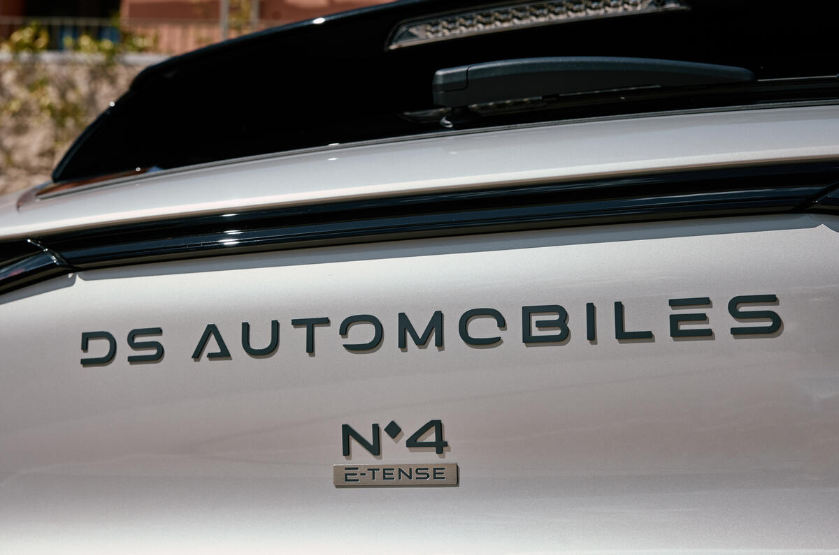 DS n04 E Tense review 2025 007 DS n04 E Tense review 2025 007