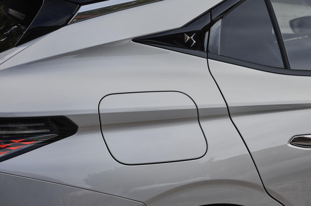 DS n04 E Tense review 2025 008 DS n04 E Tense review 2025 008