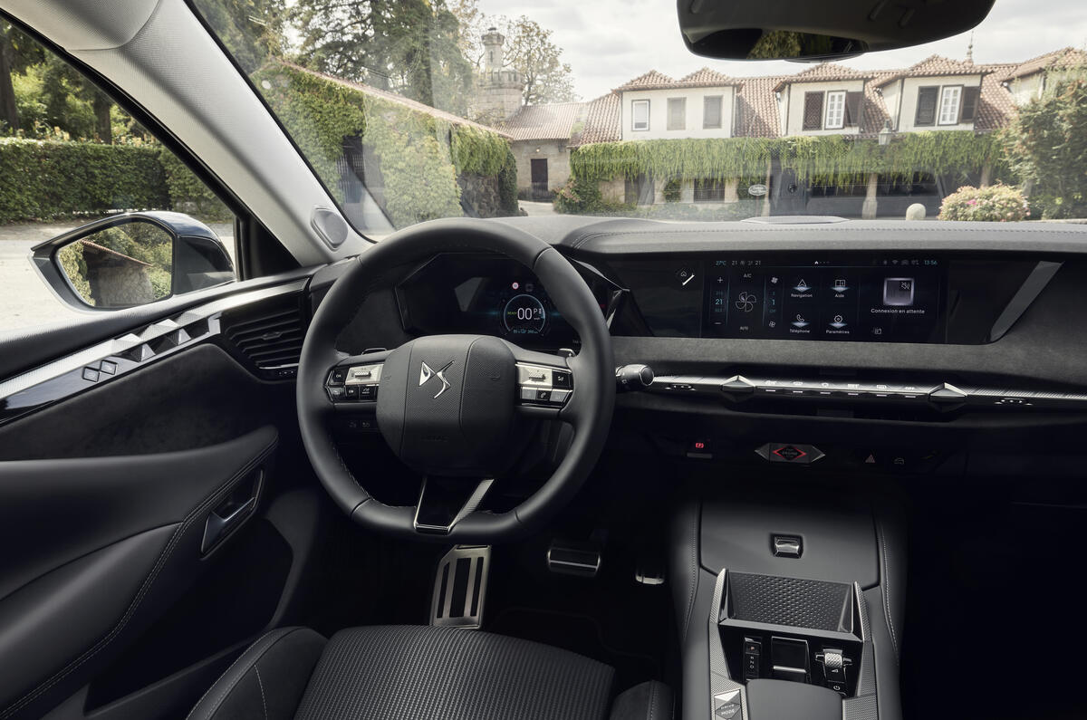 DS n04 E Tense review 2025 011 DS n04 E Tense review 2025 011