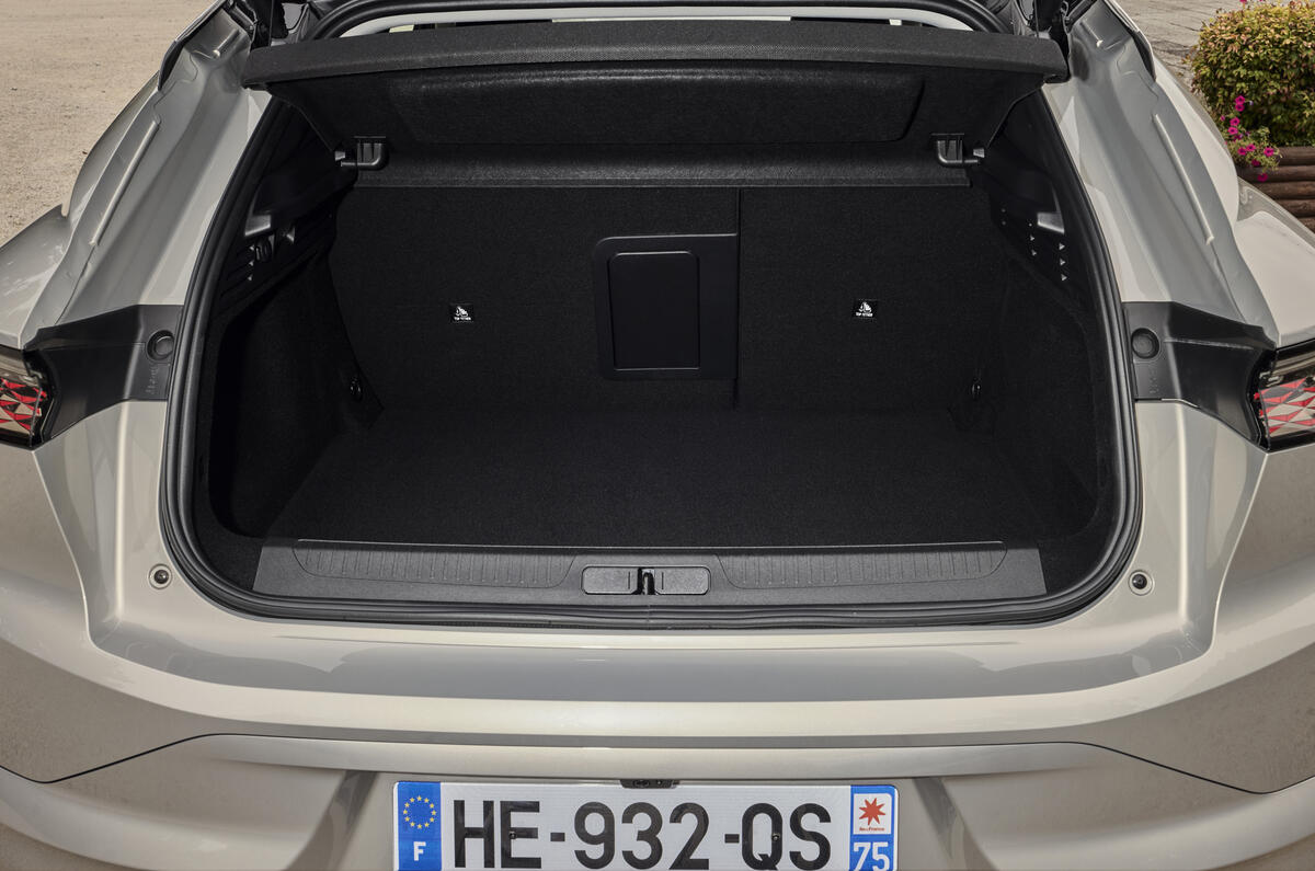 DS n04 E Tense review 2025 013 DS n04 E Tense review 2025 013