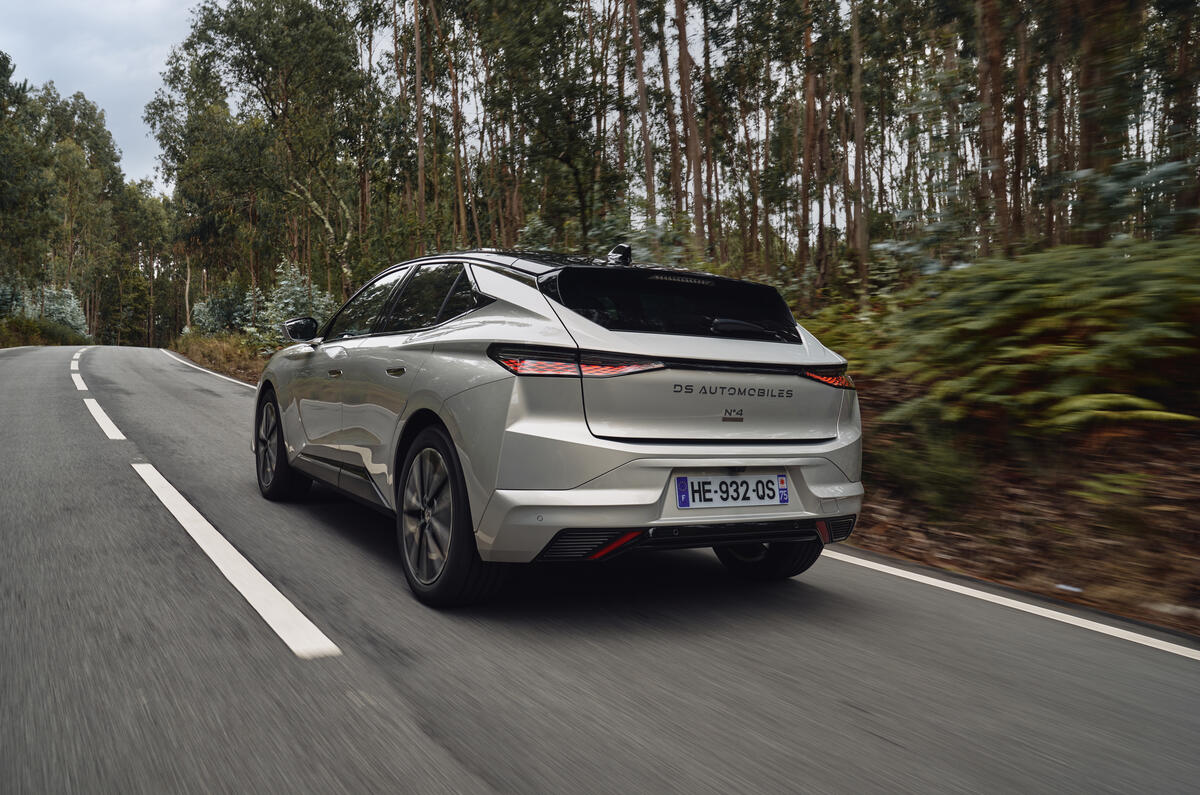 DS n04 E Tense review 2025 016 DS n04 E Tense review 2025 016