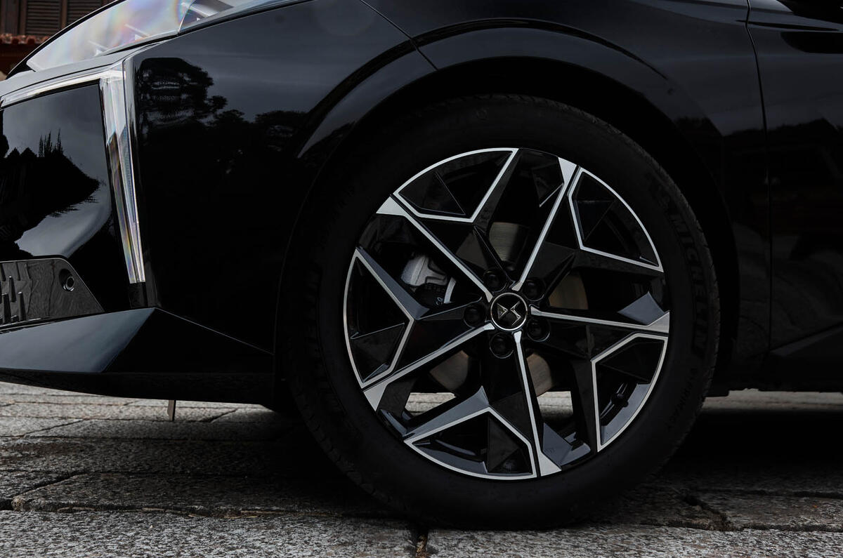 DS No4 PHEV review 2025 004